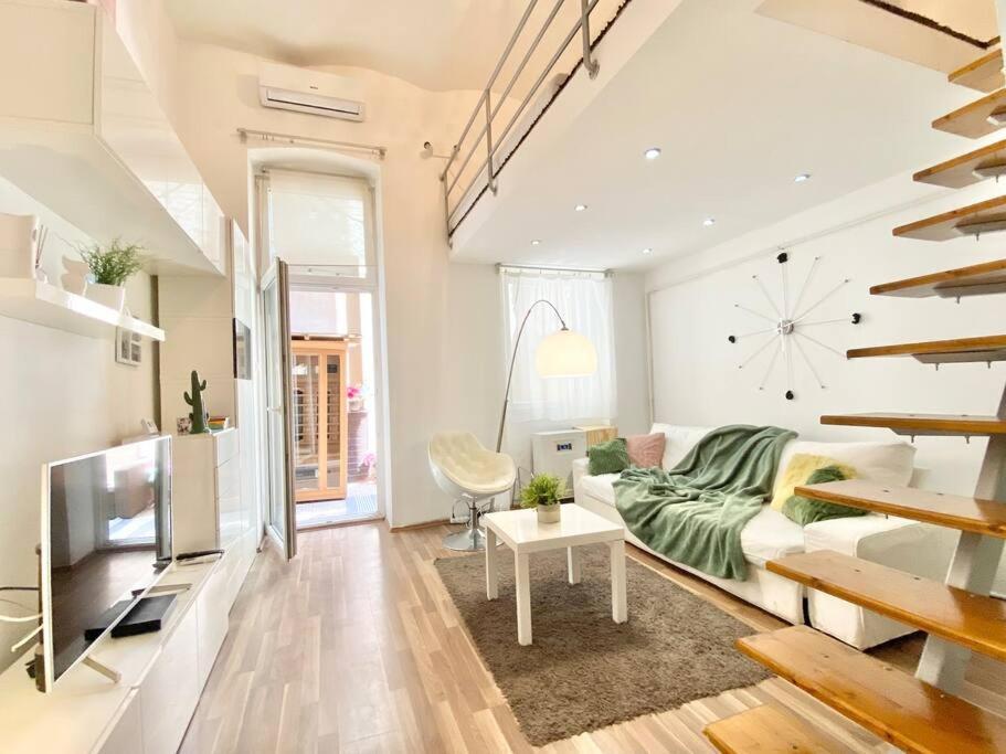 Stay Cool! Apartment With Sauna And Private Garden Budapest Bagian luar foto